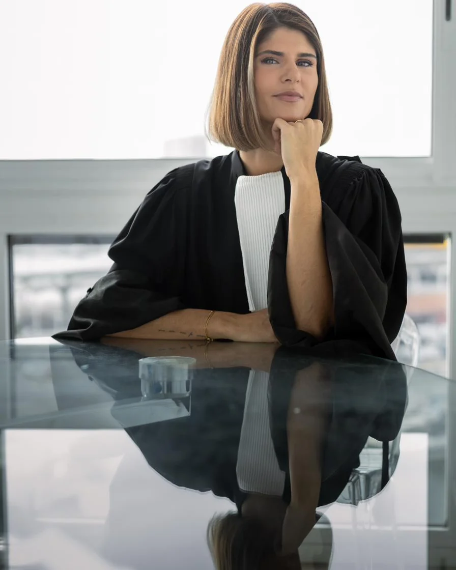Audrey Gindro, avocate au Barreau de Toulon, en robe